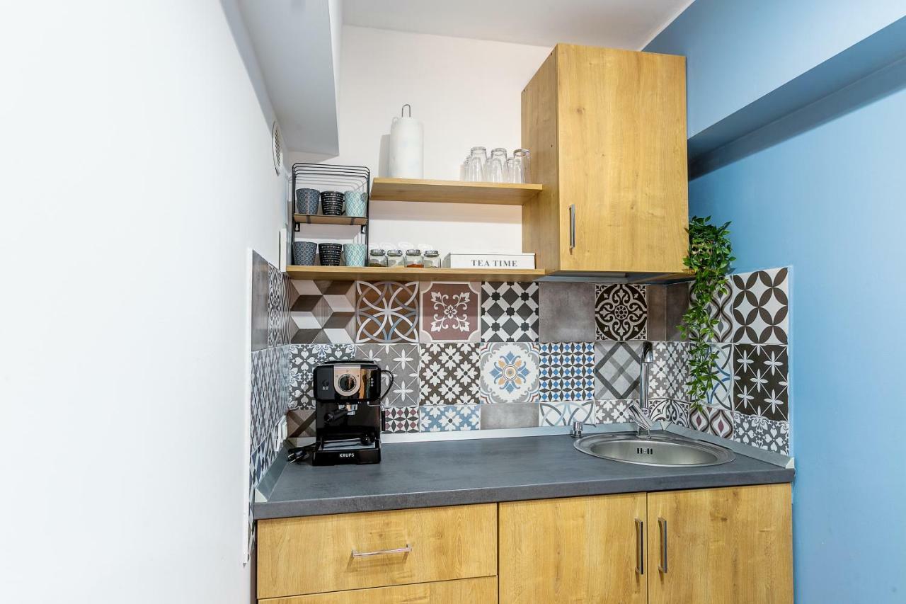 Season Apartment